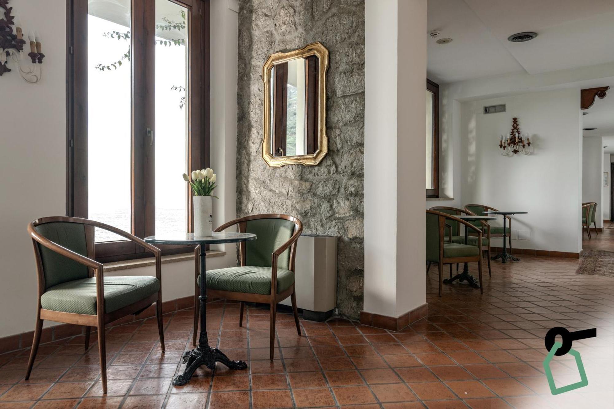 Hotel Hotiday Collection -