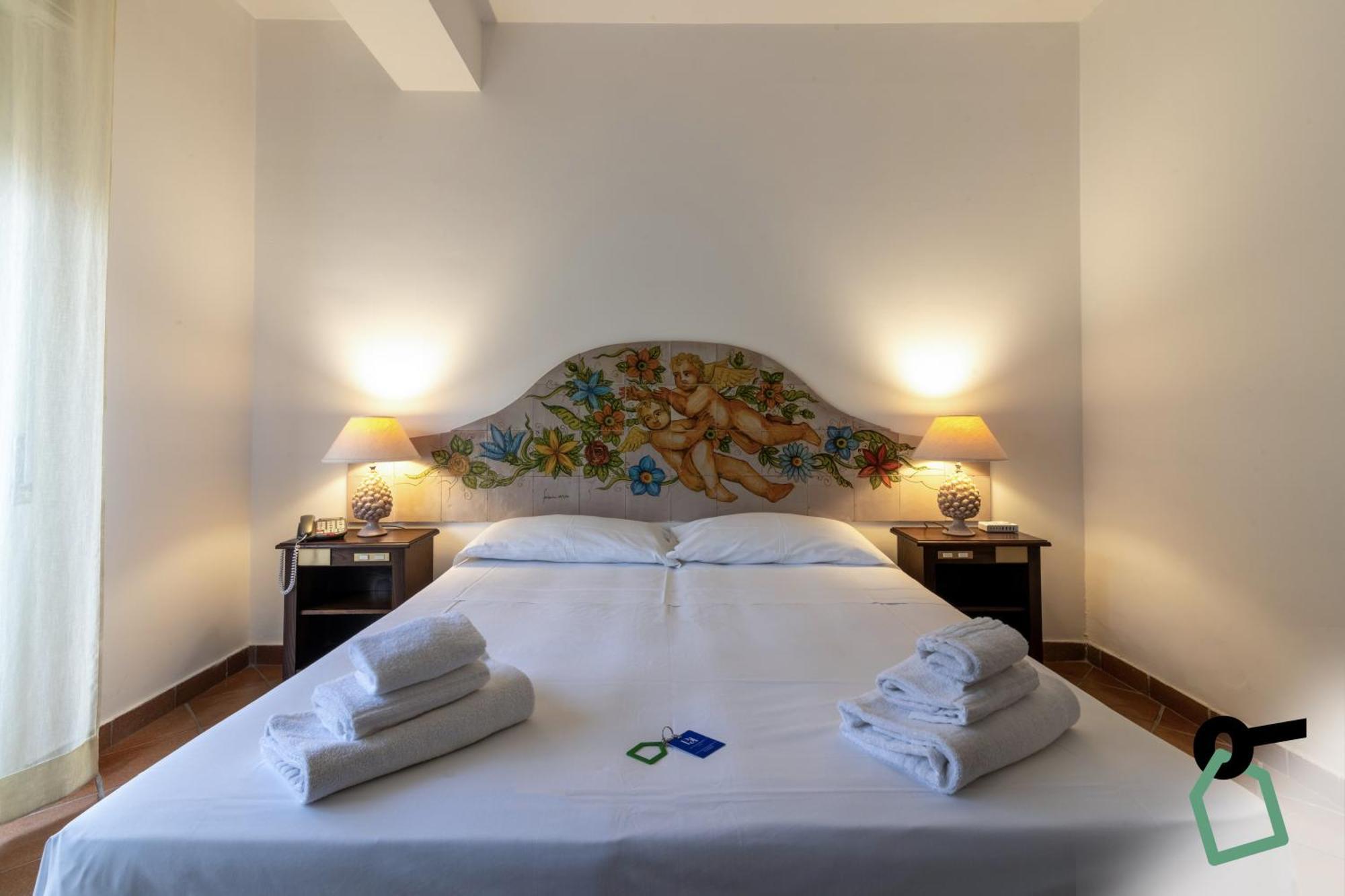 Hotel Hotiday Collection -